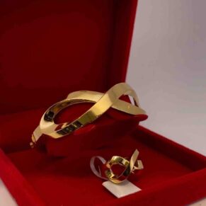 Gold Bangles in Ajman