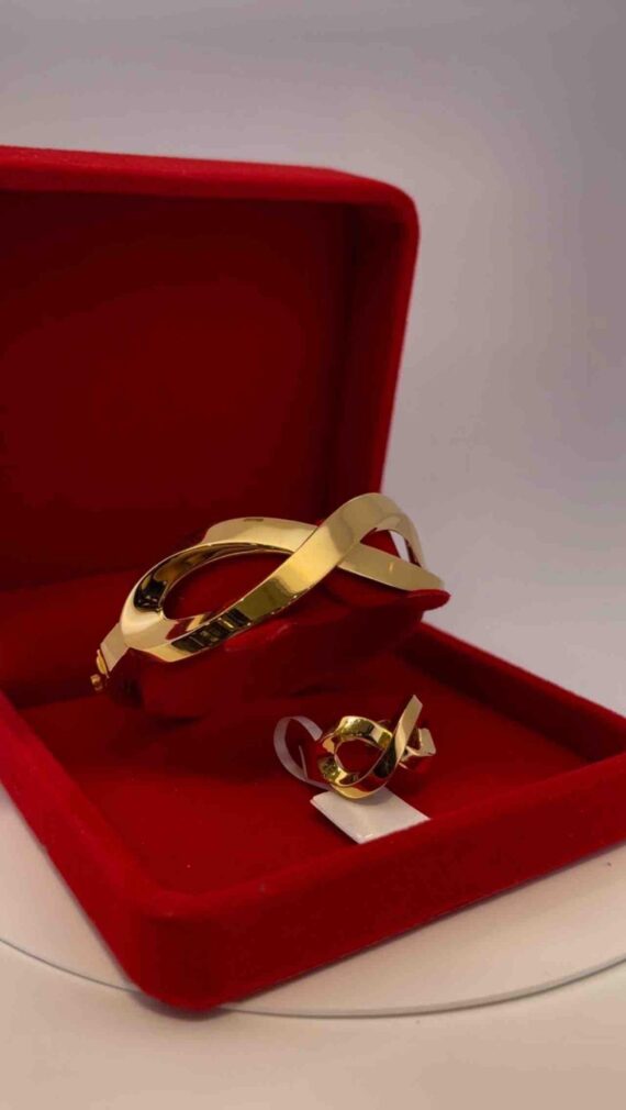 Gold Bangles in Ajman